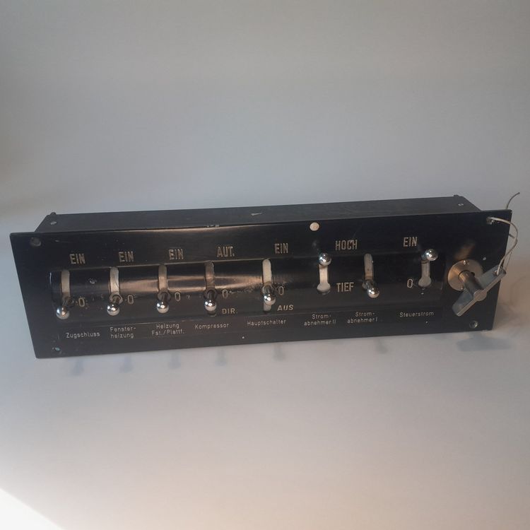 Historisches Eisenbahn-Schaltpult Industrie Design Vintage